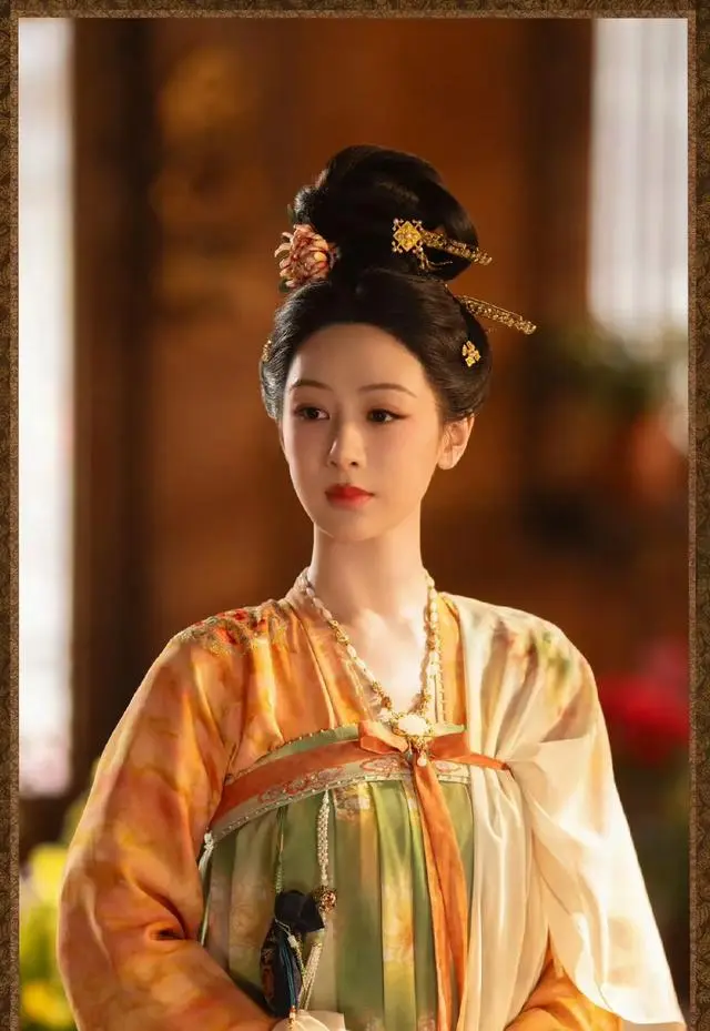 刘亦菲11个月未进组，杨紫凭《国色芳华》《家业》稳居一线花旦 _ 现场图